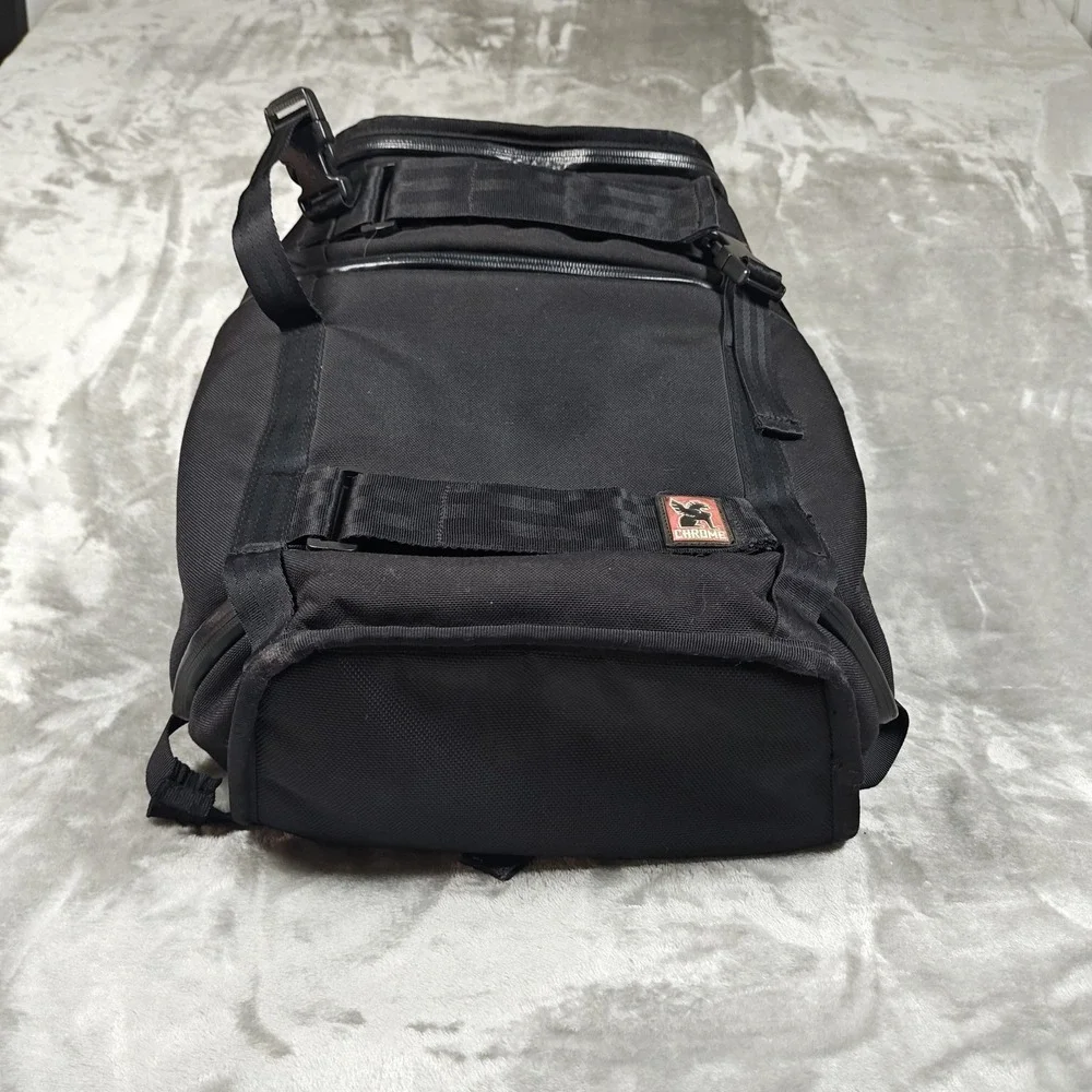 Chrome Industries Niko Camera Backpack Padded Travel Commute Messenger Laptop
